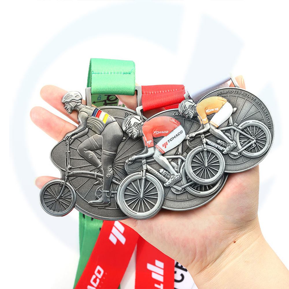 Medalha esportiva personalizada Fabricante 3D Finalizador de montanha Medalha de bicicleta de ciclismo Medalha de natação de nado de prata dourada com fita