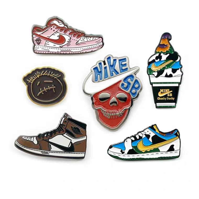 Preços de fábrica sneakers badges AJ Sapatos pinos macios pinos de esmalte personalizados seu logotipo